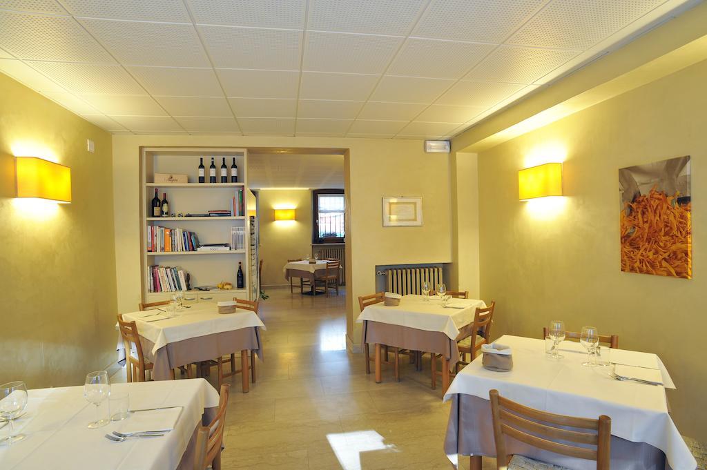 Dolcè Albergo Croce D'Oro المظهر الخارجي الصورة