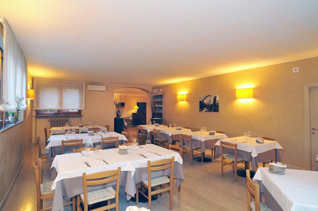 Dolcè Albergo Croce D'Oro المظهر الخارجي الصورة